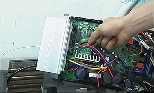 东宝美的空调电话是多少