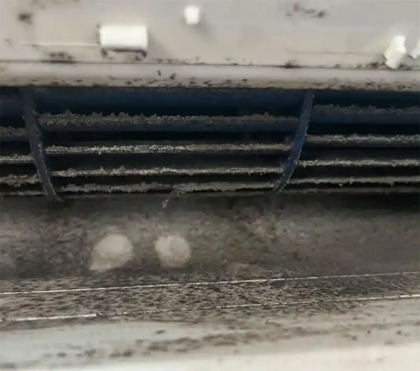 东宝空调吹的风有股烧焦味是怎么回事